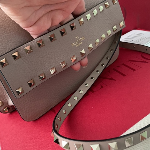 Valentino Garavani calfskin leather crossbody - Picture 9 of 11